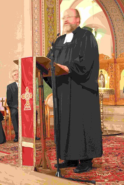 Superintendent Hans-Peter Bruckhoff predigt in der griechisch-orthodoxen Kirche Hagios Dimitrios
