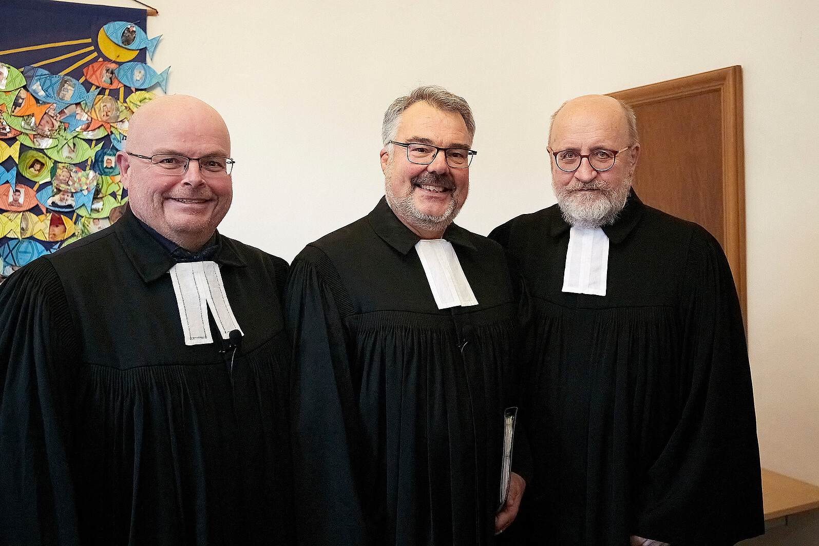 Pfarrer Erik Schumacher (Mitte) mit seinen bisherigen Amtskollegen Oliver Joswig (l.) und Hans-Peter Bruckhoff (r.).