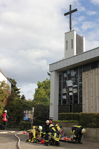 Zum ersten Mal fand in der Christuskirche in Aachen-Haaren eine Übung der Freiwilligen Feuerwehr statt.