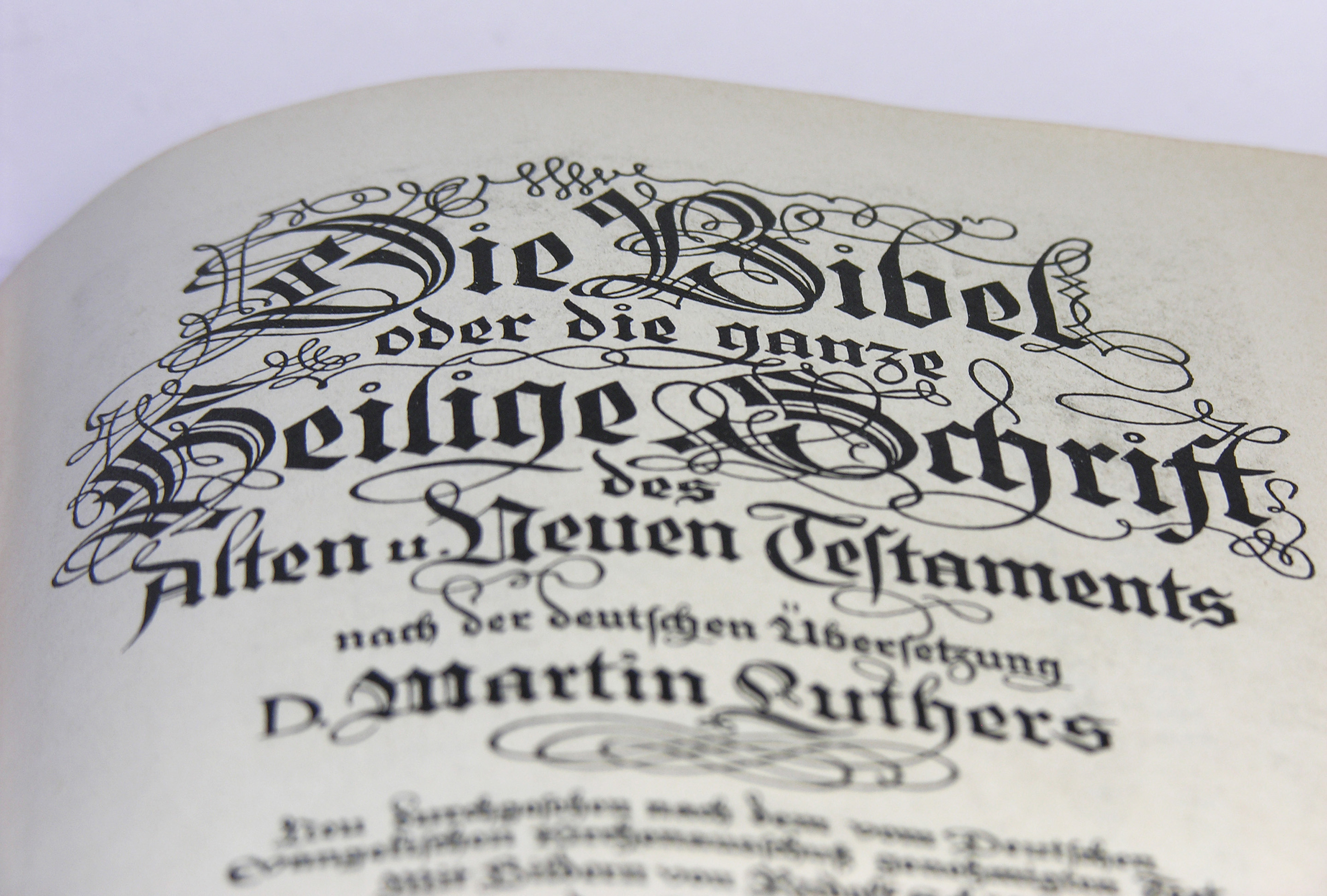 Die Bibelübersetzung von Martin Luther ist der maßgebliche Bibeltext der Evangelischen Kirche in Deutschland. Er hat auch die deutsche Sprache stark geprägt.