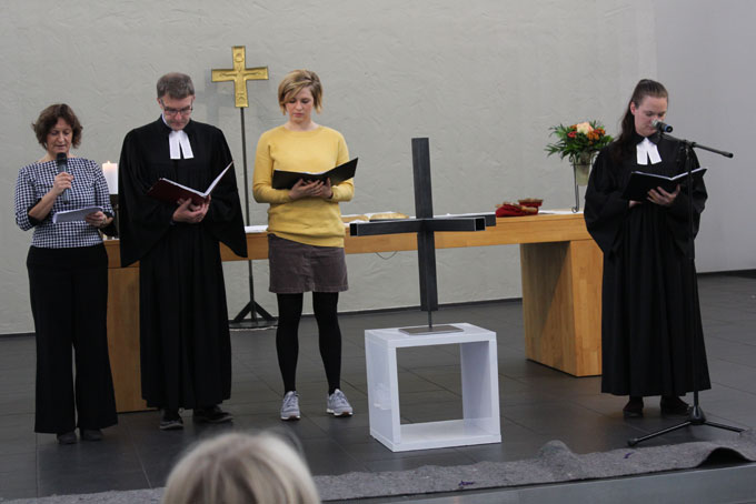 Pfarrerin Sabine Haag, Pfarrer Martin Obrikat, Pfarrerin Anna-Lina Becker und Pfarrerin Monica Schreiber hatten den Festtag gemeinsam vorbereitet.