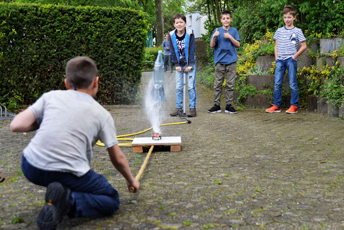Das Himmelsstürmer-Experiment begeistert die Kids (Foto: Andreas Schmitter)