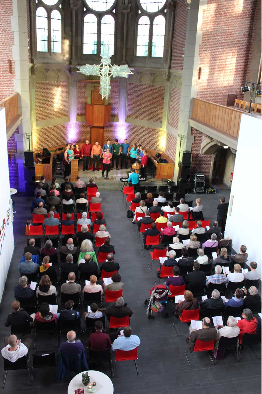 Mehr als 100 Besucher kamen zum Festgottesdienst in der renovierten Dreifaltigkeitskirche