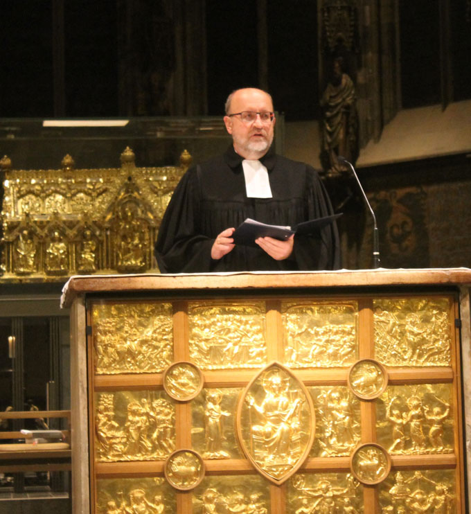 Superintendent Hans-Peter Bruckhoff predigte im Aachener Dom. (Foto: Albrecht)
