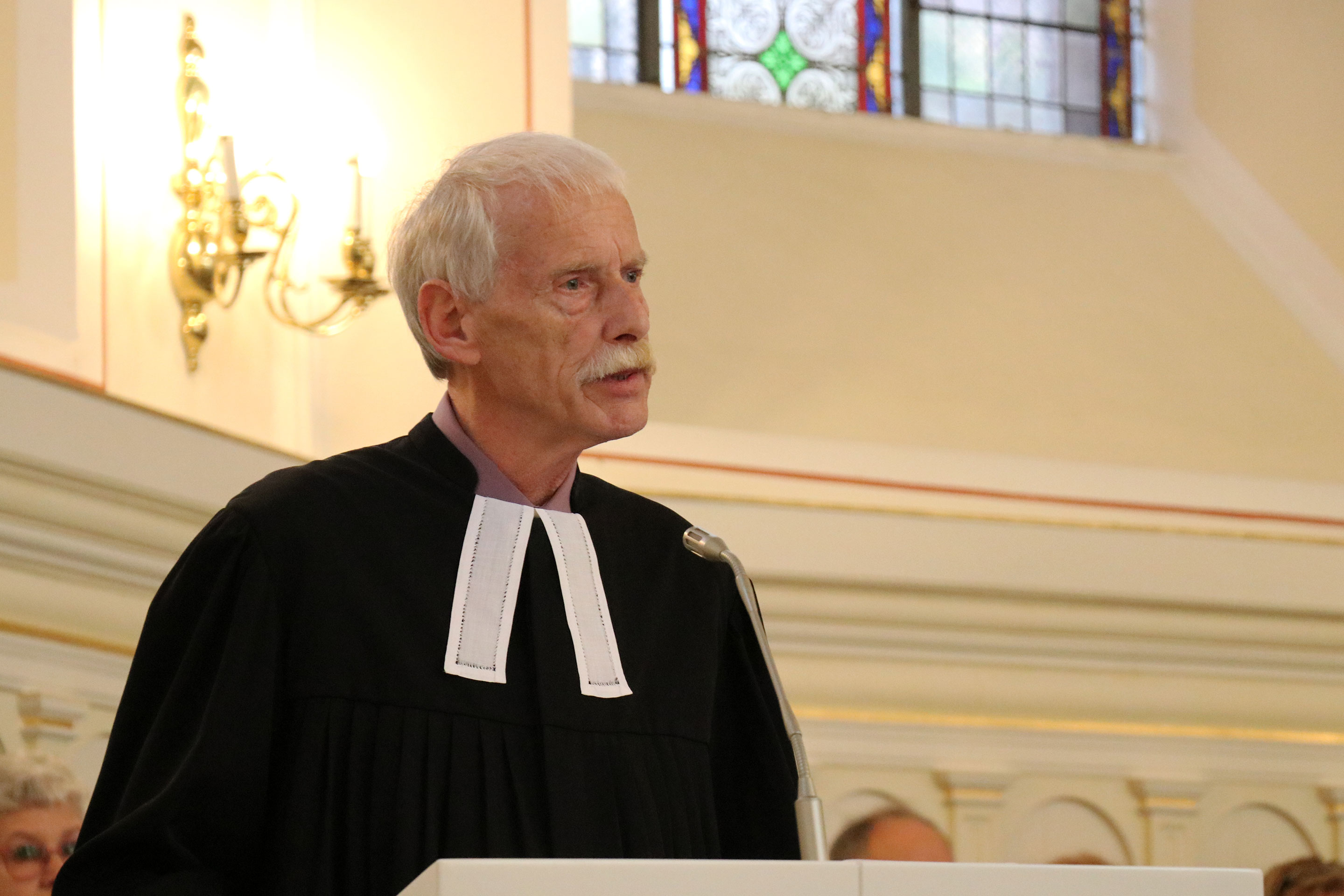 Pfarrer Andreas Hinze bei der letzten Predigt in seinem Amt als Gemeindepfarrer in Stolberg.