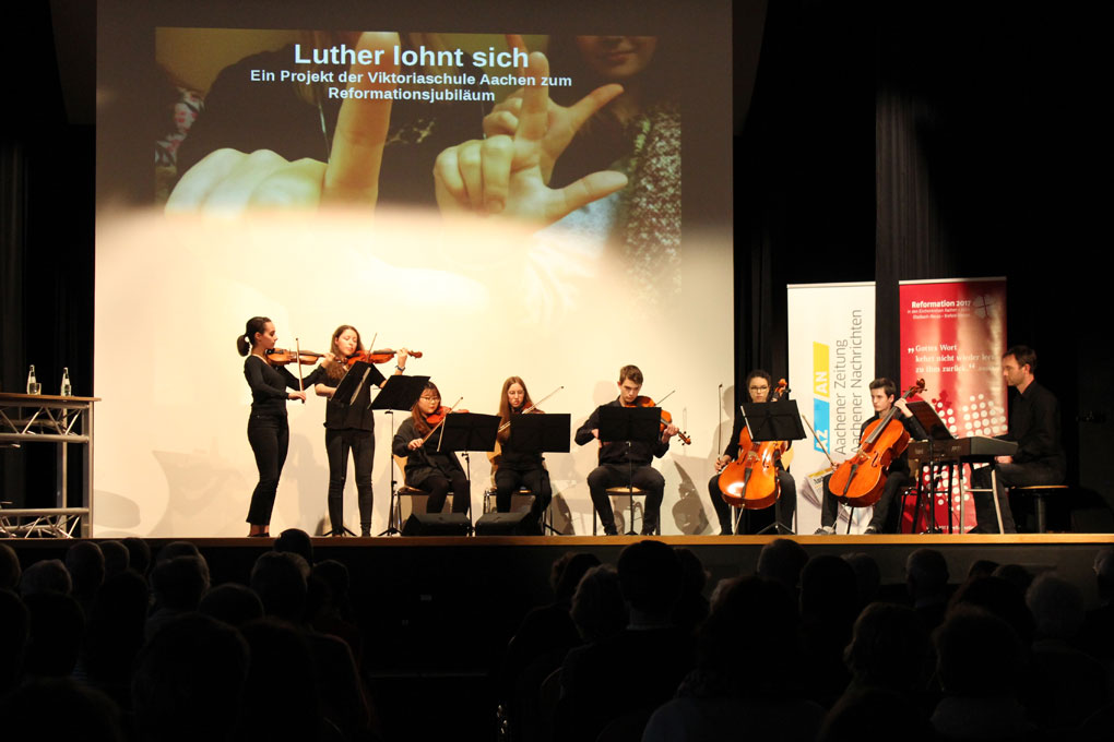 Musikalisch gestalteten Orchester und Chor unter der Leitung von Philipp Möller den Abend.