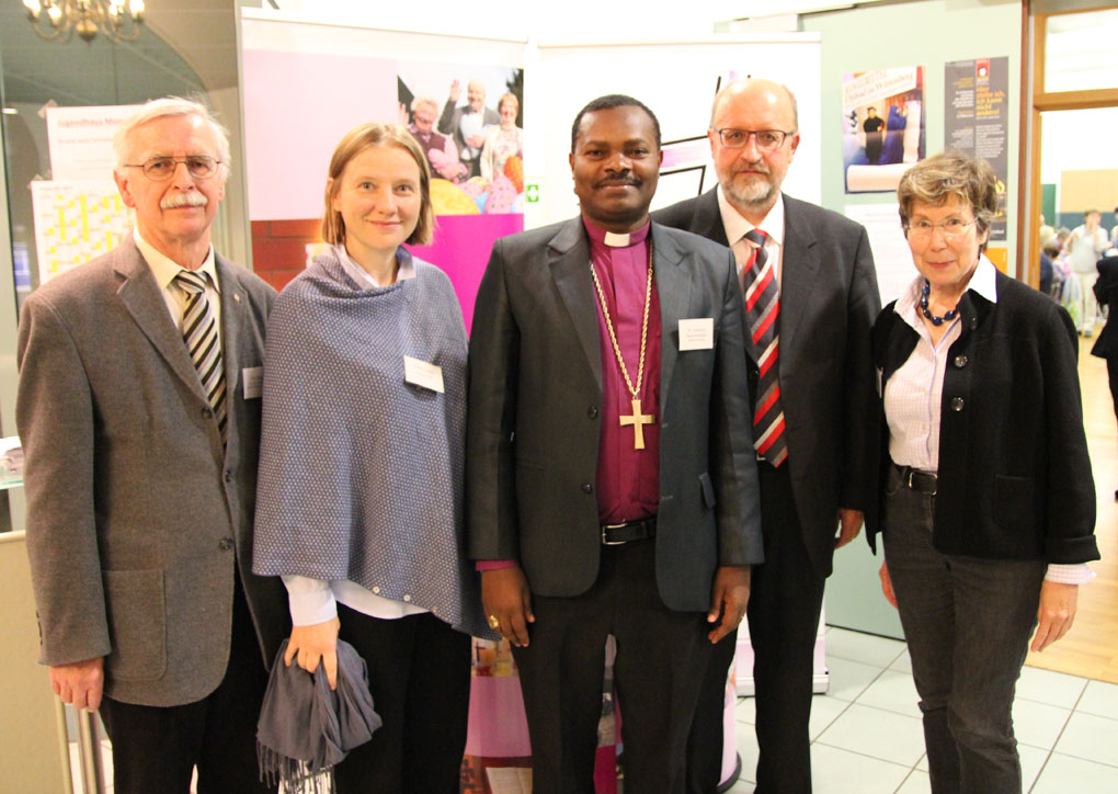 Besuch des Bischofs bei den deutschen Partnern: Rolf Gündel, Frauke Laaser (GMÖ), Bischof Keshomshahara, Superintendent Bruckhoff, Inge Grieshammer.